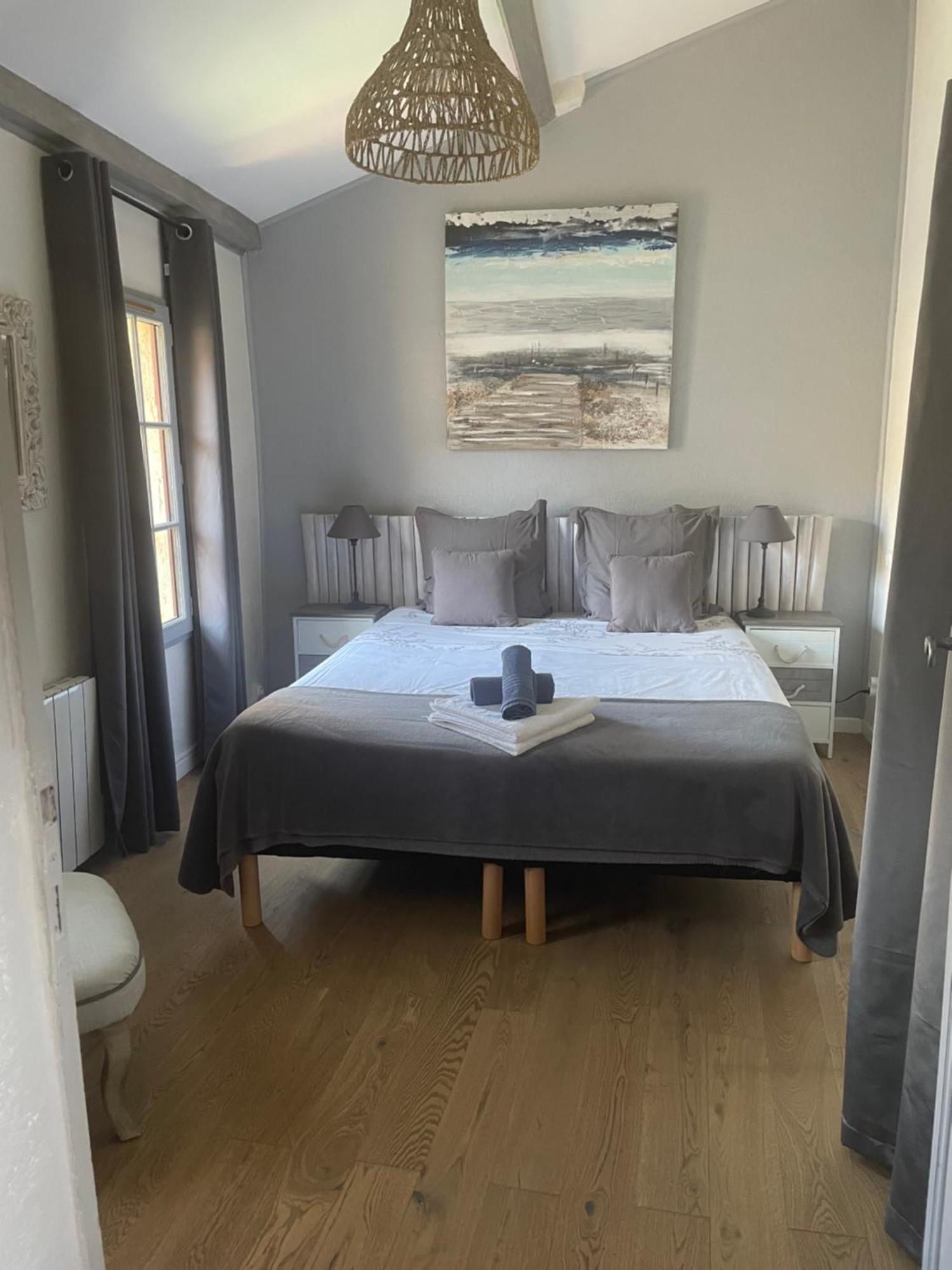 Appartement A 50 M De La Place Aux Herbes Uzes Bagian luar foto