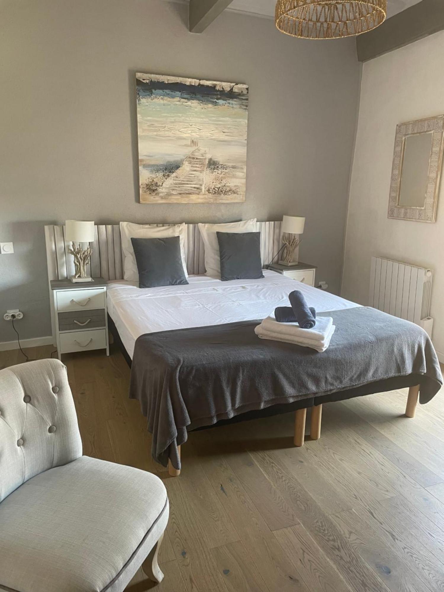 Appartement A 50 M De La Place Aux Herbes Uzes Bagian luar foto